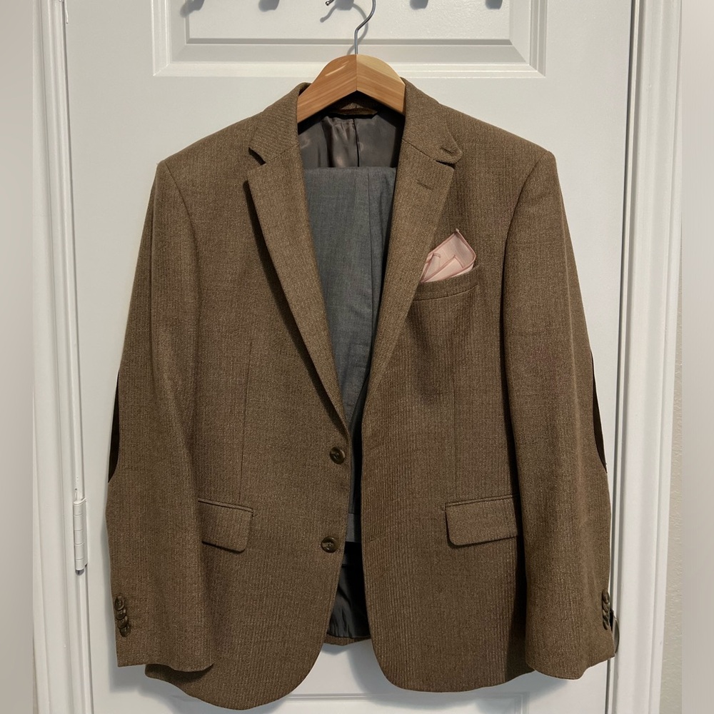 Men’s Prontomoda brown blazer. Patch elbows, front pockets.